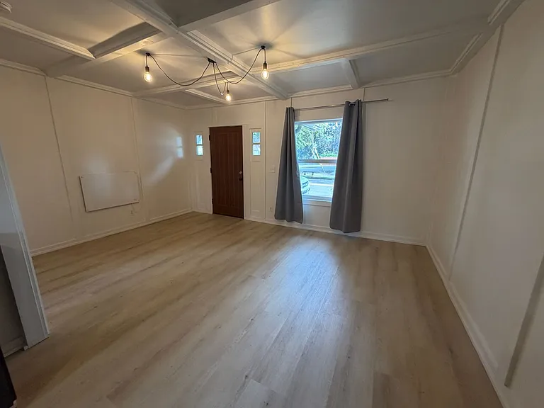 581-585 595 Highland Ave NE — Photo 5