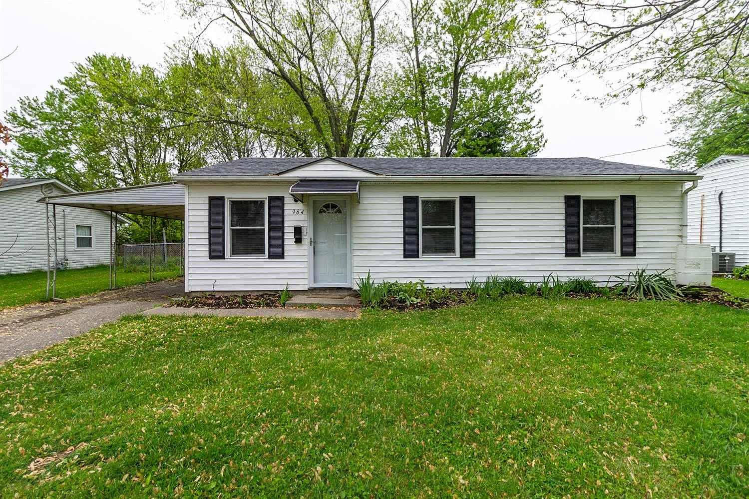 964 Stratford Pl photo 1