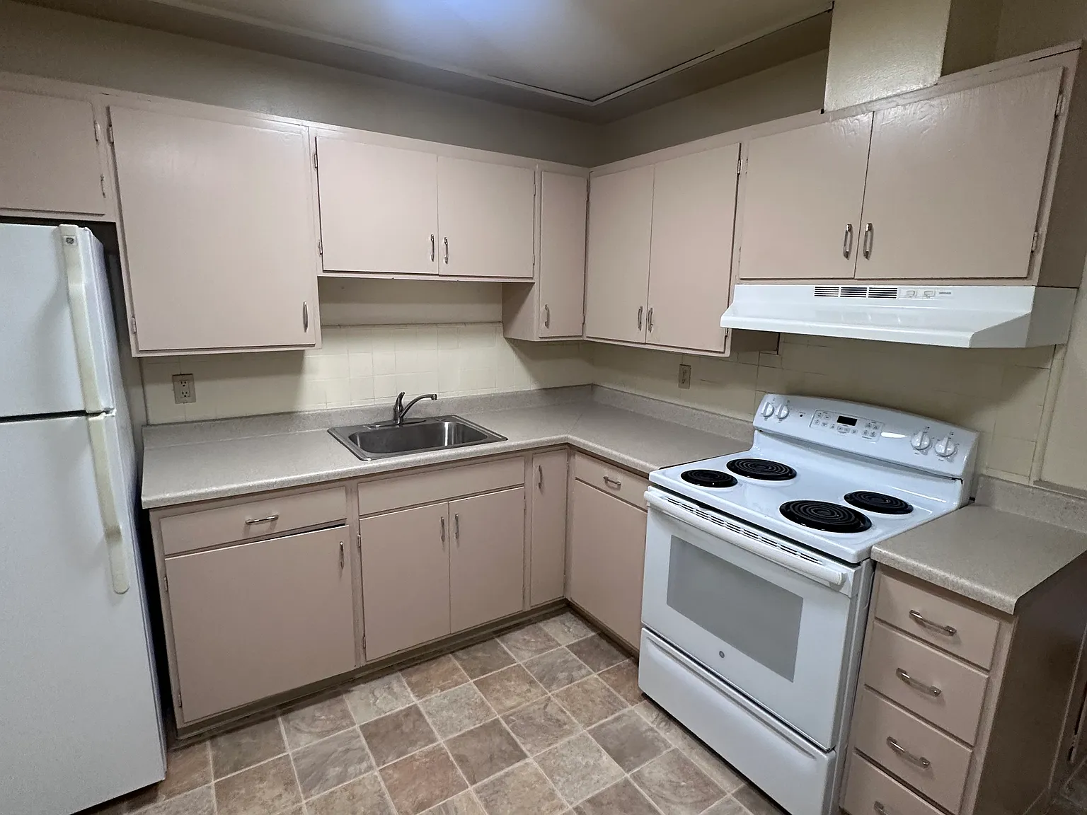 2 bed, 525 sqft, $2,200 — Photo 4