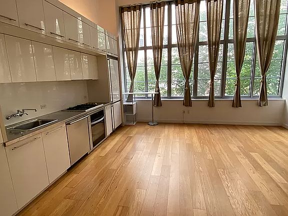 3rd image of 2728 Thomson Ave Unit 234