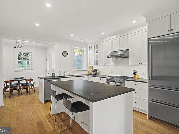 2nd image of 1920 35th St NW