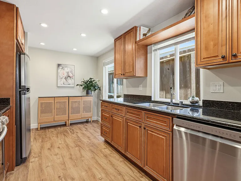 1256 Rainier Ave — Photo 12