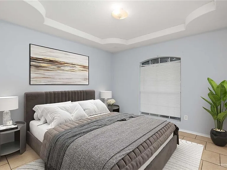 310 Universal Ave — Photo 9