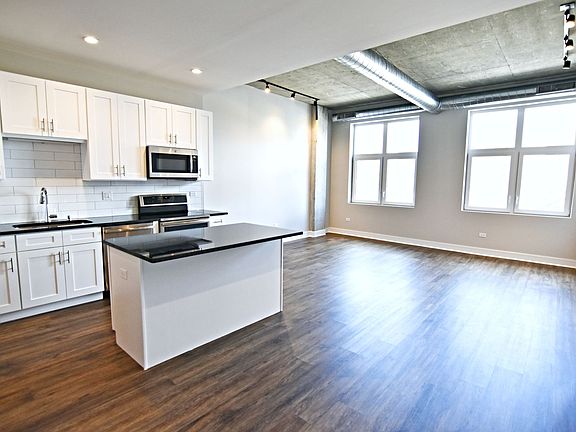 2nd image of 3817-45 N Broadway St #3833-615