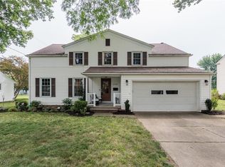 2743 W Asplin Dr, Rocky River, OH