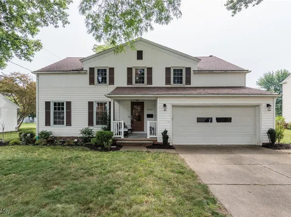 2743 W Asplin Dr, Rocky River, OH 44116