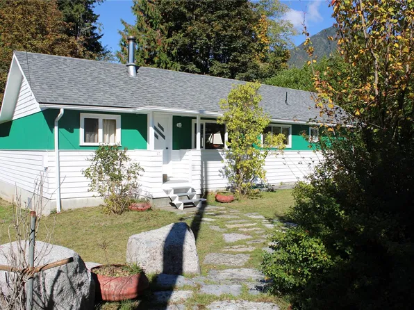 27 Cain Dr, Mount Waddington, BC V0N 3P0