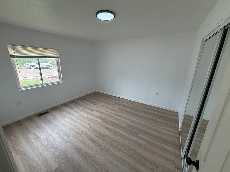 1530 E Ash St — Photo 4