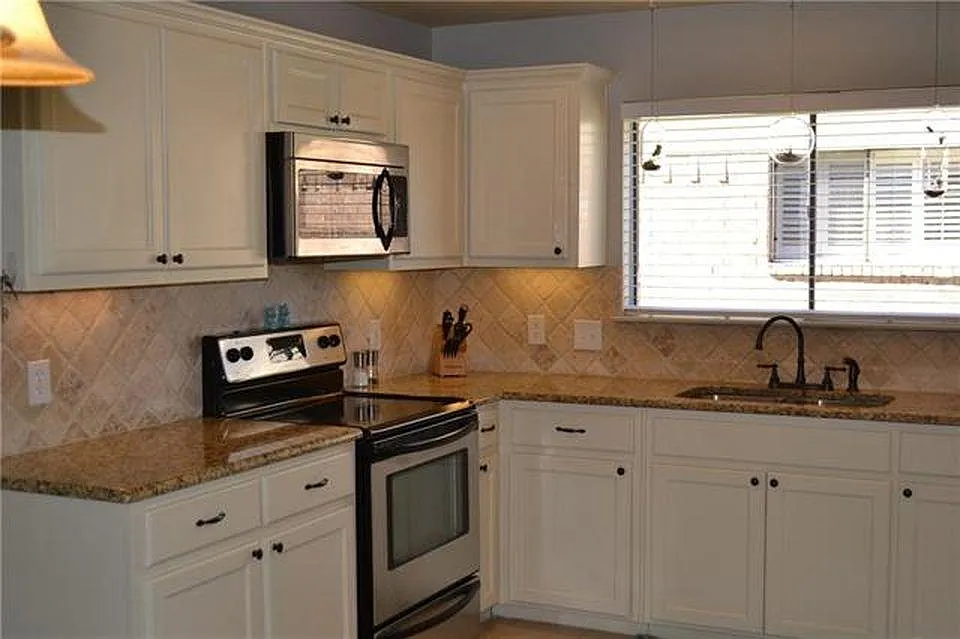 3 bed, 1658 sqft, $2,650 — Photo 2