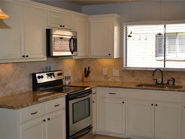 2301 Flat Creek Dr — Photo 2
