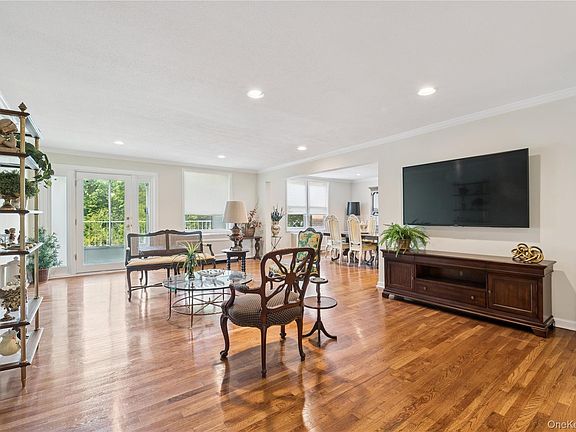 3rd image of 1390 Broadway #118