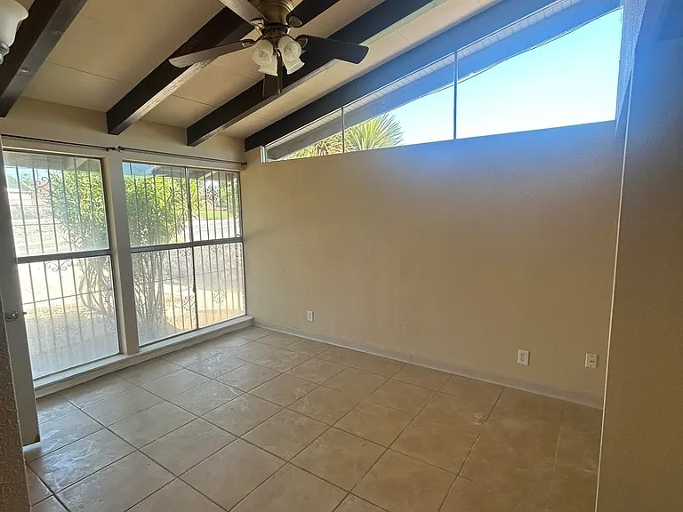 212 Crestmont Dr — Photo 5