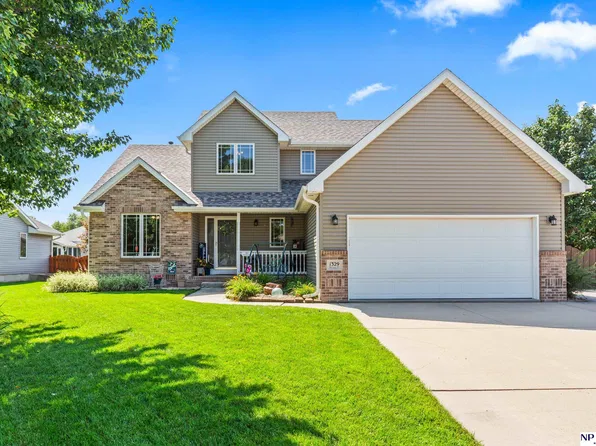 1329 Brewer Dr, Fremont, NE 68025