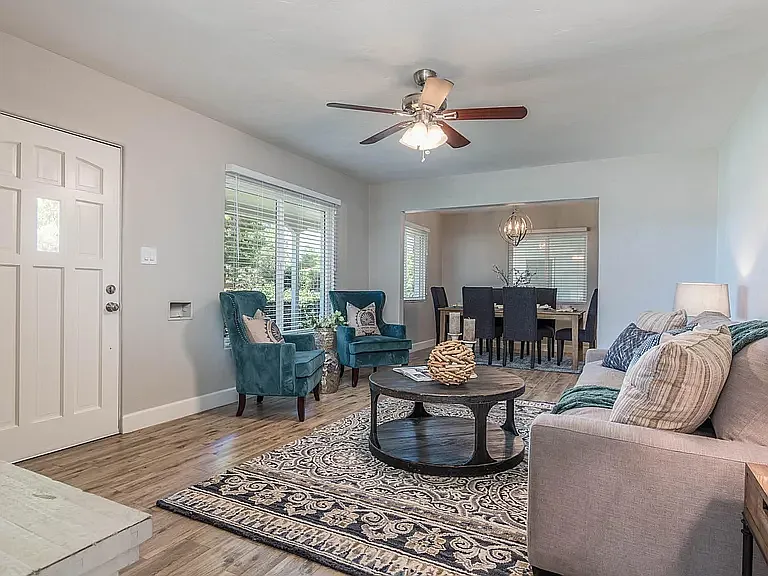 2201 E Fairmount Ave — Photo 10