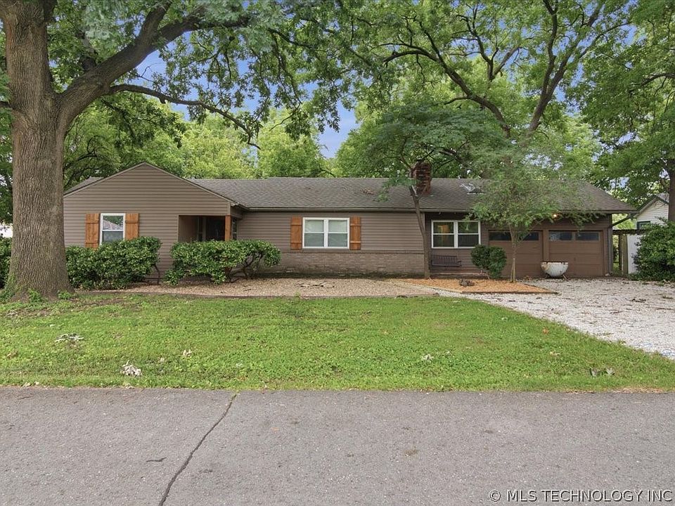 1st image of 1440 E 55th Pl