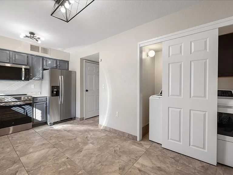 2205 N 9th Ave — Photo 9