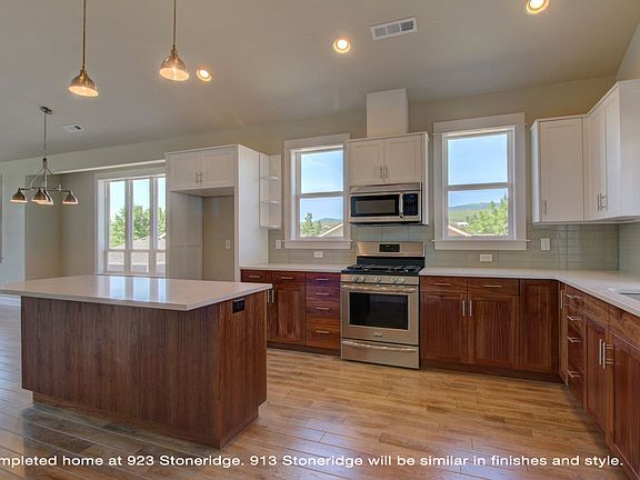 5th image of 913 Stoneridge Ave
