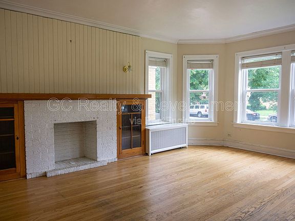 3rd image of 3841 N Sawyer Ave #1