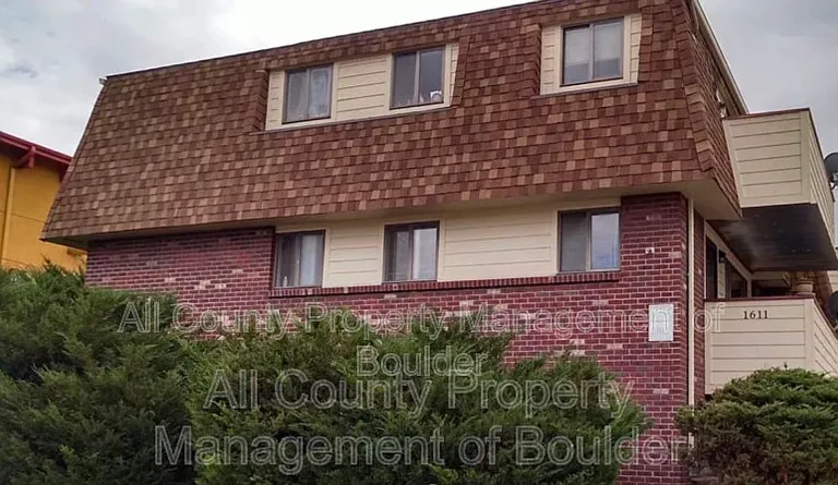 1611 Warren Ave #1 — Photo 1
