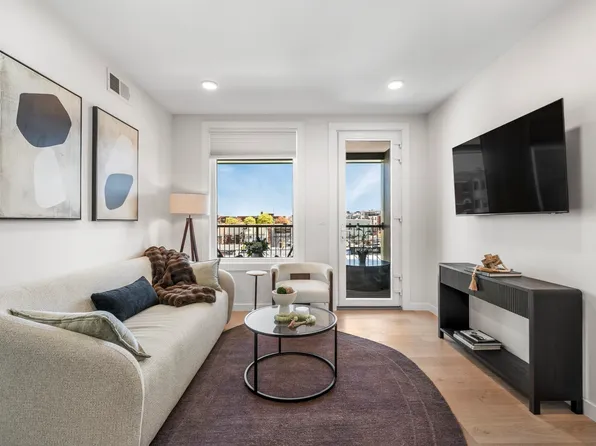 22 Maverick St #304, Boston, MA 02128