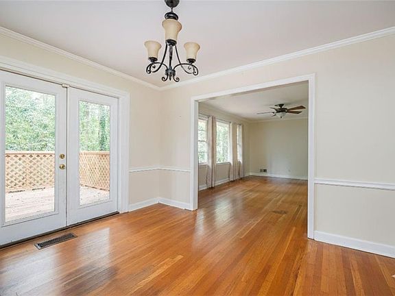 3rd image of 5860 Greenbrier Rd