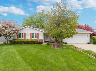 2216 Boxwood Ln, Lansing, MI