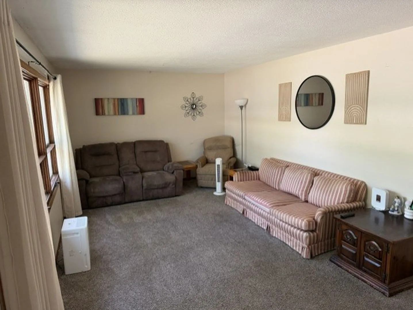 3 BR, 1 bath, fenced in back yard — Photo 3