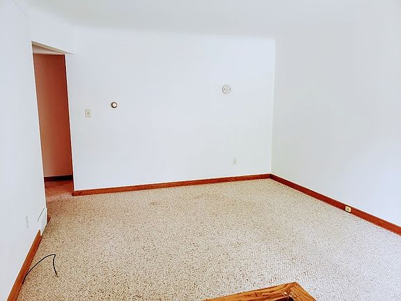 5th image of 223 Dakota St