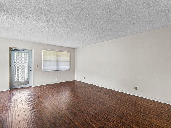 3rd image of 195 Windsor I