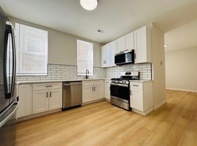 833 W 35th Pl