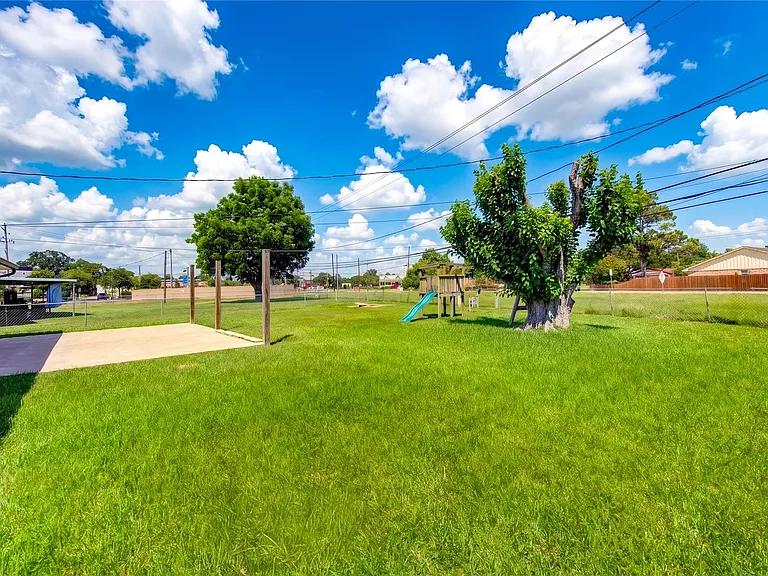 9922 Carmalee St — Photo 41