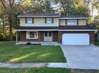 707 Maplewood Ave, Sheffield Lake, OH 44054