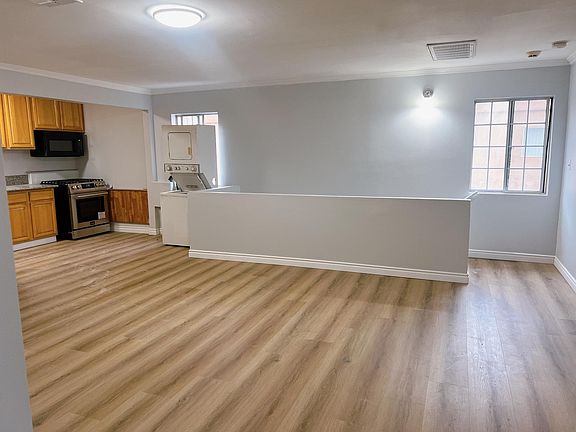 3rd image of 3153 N Farnsworth Ave