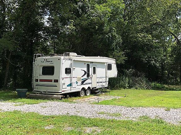 Can stay or be removed