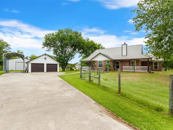 7460 Commander Roland Dr, Hitchcock, TX 77563