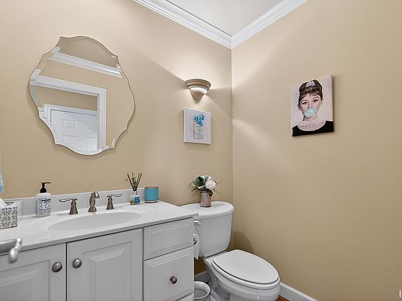 3rd image of 3327 Bridgetown Rd