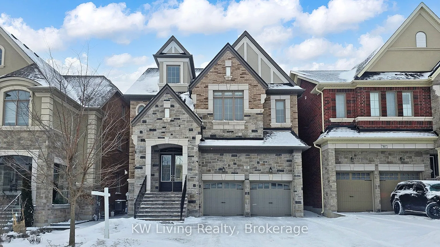92 Giardina Cres N photo 1