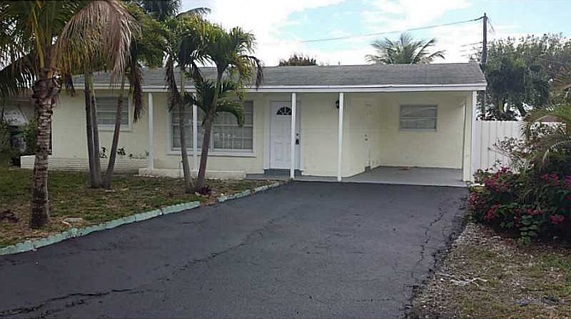 1st image of 220 NW 20th Ct