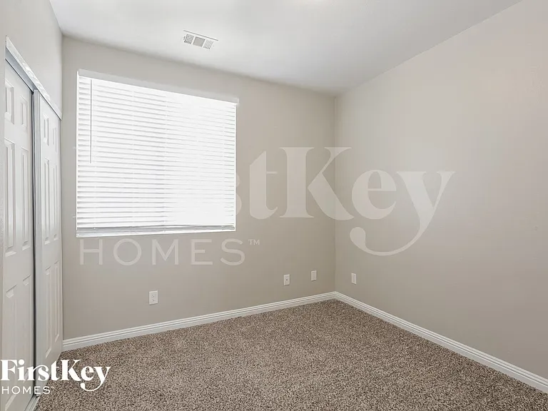 8717 W Rochelle Ave — Photo 12