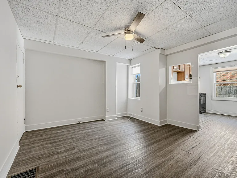 1813 W 7th St — Photo 11