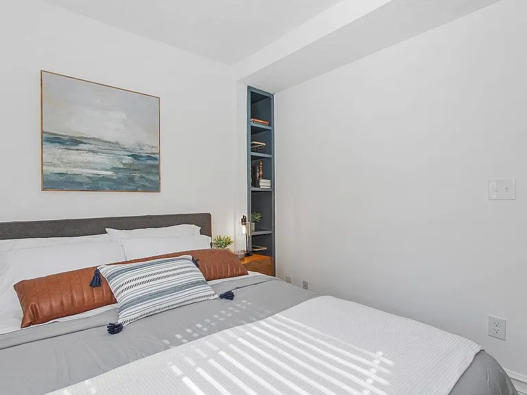 1424 W Walnut St #A — Photo 15