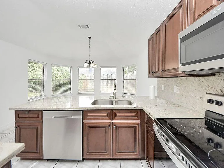 4922 E Laureldale Dr — Photo 13