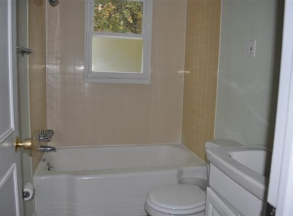 3rd image of 1112 Lester Ave