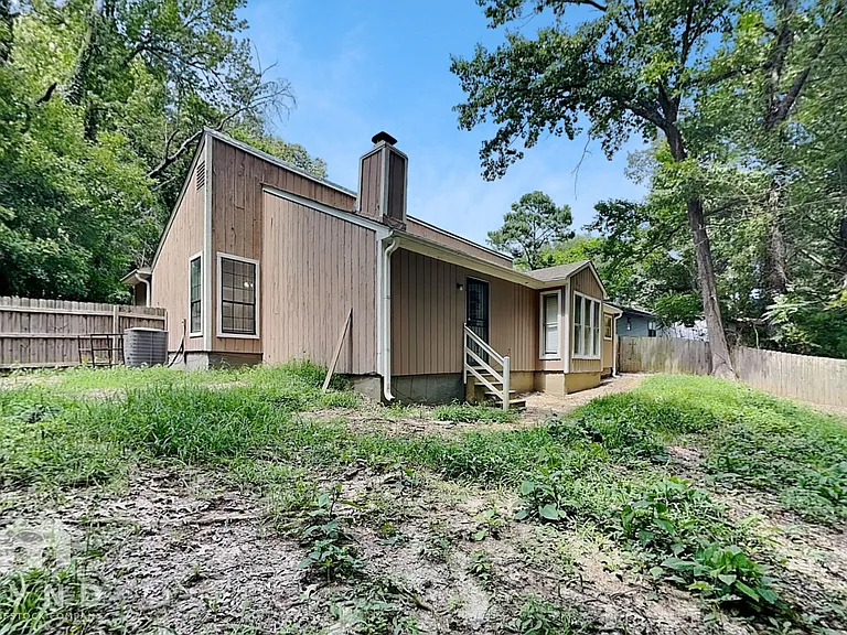 2406 Jenwood St — Photo 17