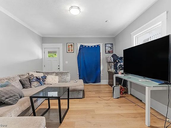 4th image of 9615 Larnder Ave