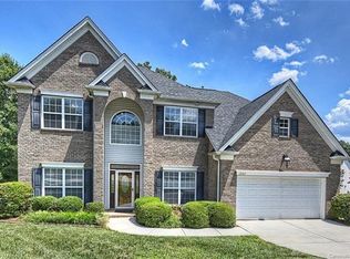 12107 Crescent Run Ct, Charlotte, NC 28277