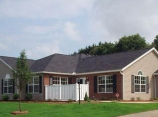 180 Woodbury Glen St, Hartville, OH 44632