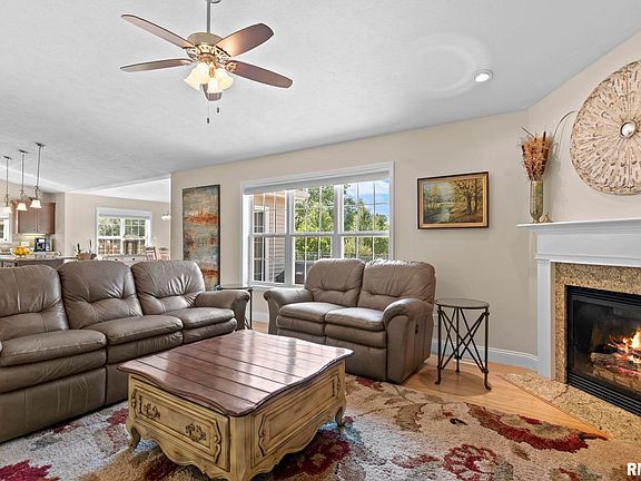 3rd image of 395 Green Meadow Dr