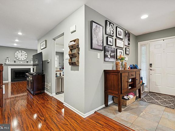 5th image of 35 White Pine Ct