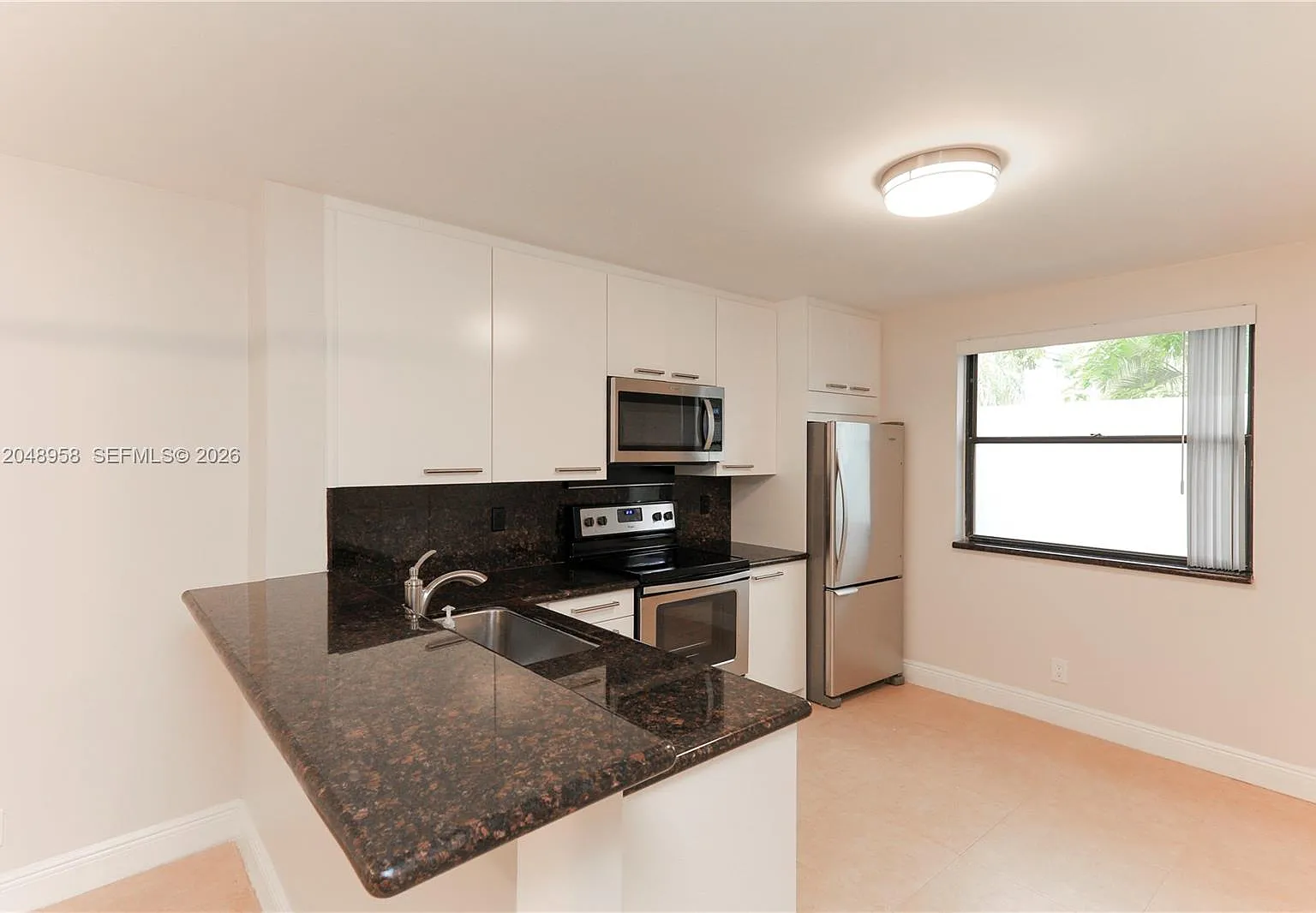 Grand Marquis Condo — Photo 1